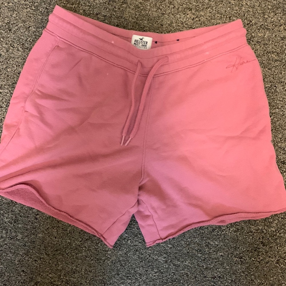 Salmon Hollister mens shorts size large. Lightly worn.